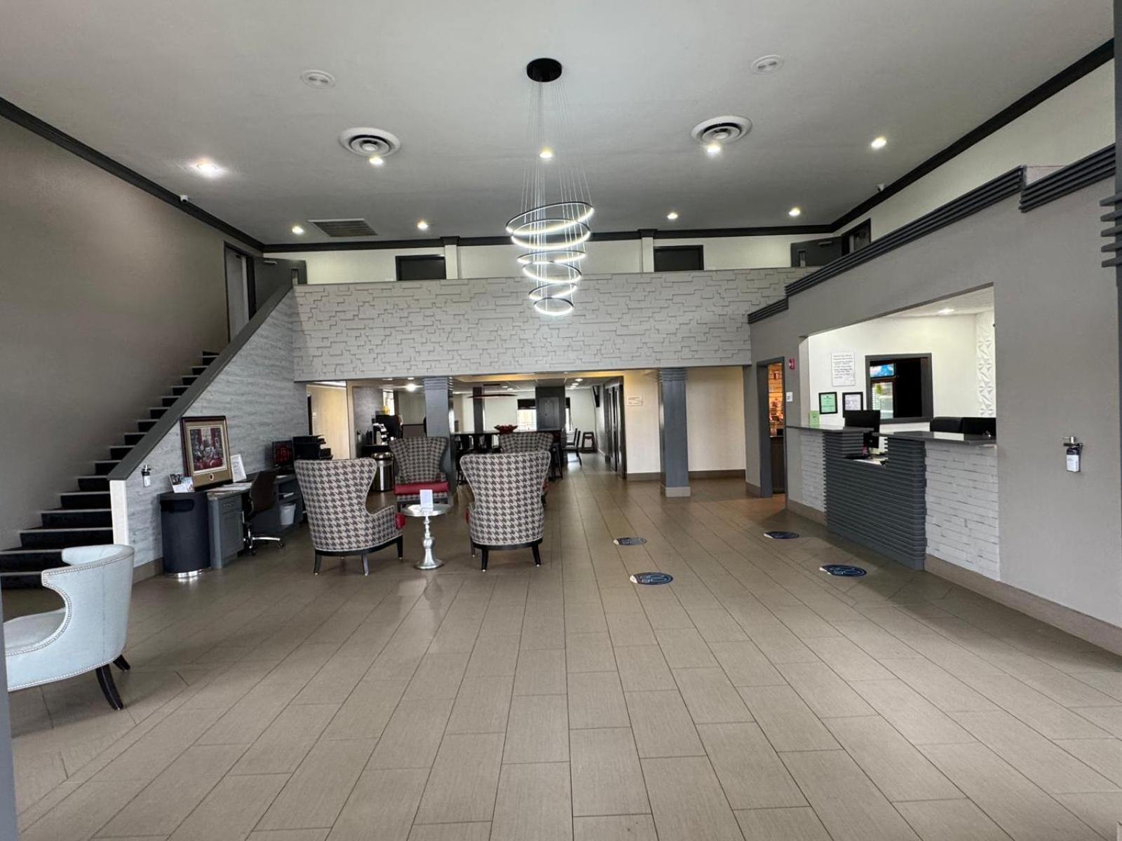 Ramada By Wyndham Tuscaloosa Hotel Exterior photo